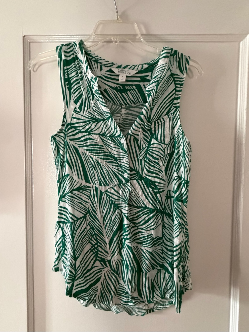 Market & Spruce Green and White Leaf-Print Tank Top